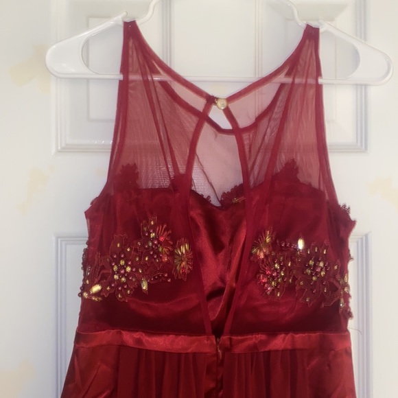 STUNNING Red Gown: Prom dress! - Picture 5 of 6